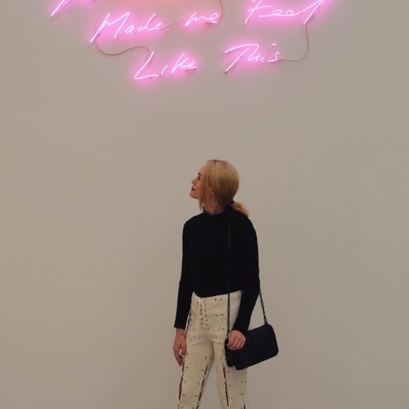 Meet your Posher, Halayna - Picture 2 of 4